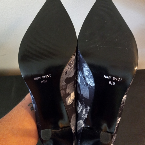 Nine West Blue Camouflage Heels 👠 - Picture 6 of 7